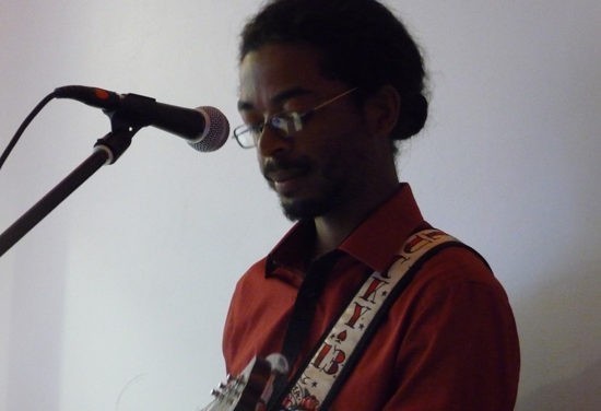 Pedro, le mec qui chante (seul)